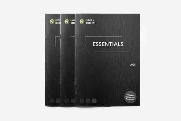 Mehrere Natura Vinyl-Essentials Preview Kataloge liegen aufeinander