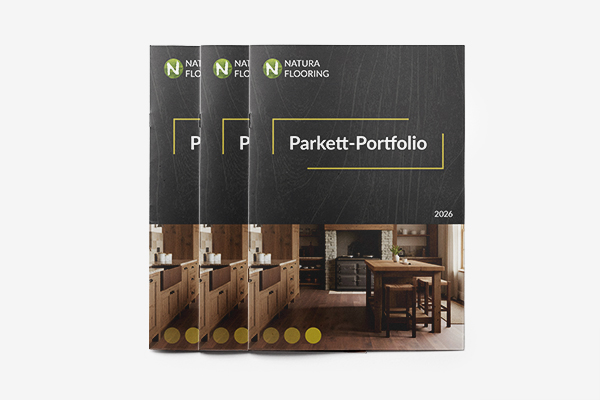 Mehrere Natura Parkett Kataloge liegen aufeinander
