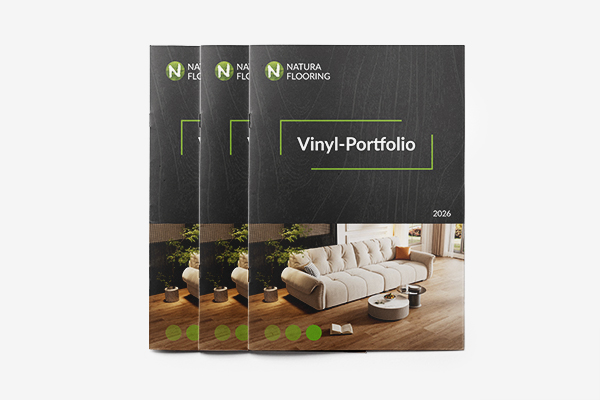 Mehrere Natura Vinylkataloge liegen aufeinander